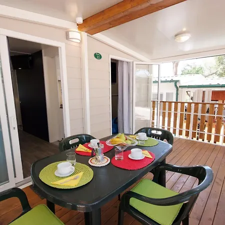 منتزه العطل Village Le Calanchiole *