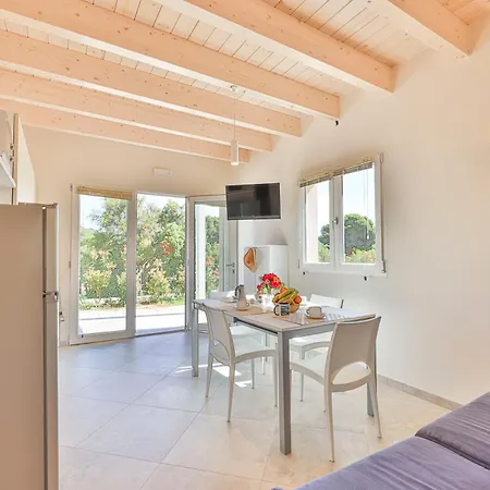 Village Le Calanchiole منتزه العطل *