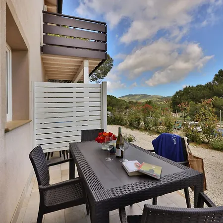 פארק נופש Village Le Calanchiole *