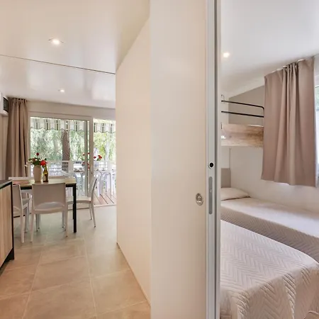 منتزه العطل Village Le Calanchiole