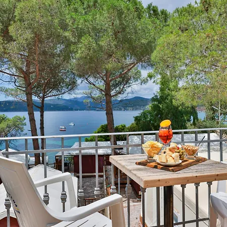 منتزه العطل Village Le Calanchiole *